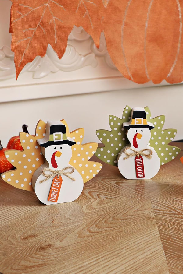 wood furniture pumpkin ornaments for Thanksgiving decoraiotns