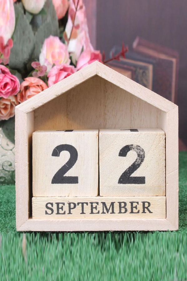 Desk Calendar with wooden base BY241063