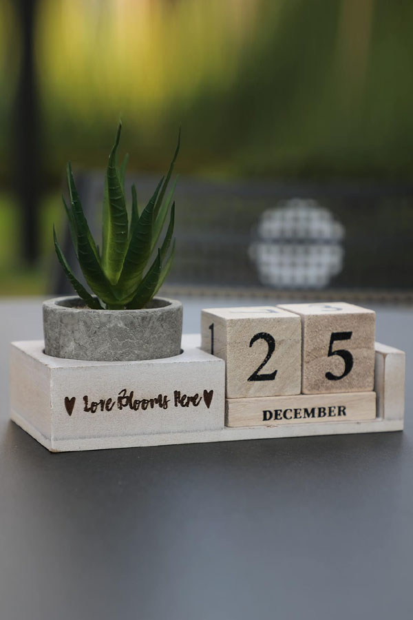 Wooden Study Desk Calendar BY241060