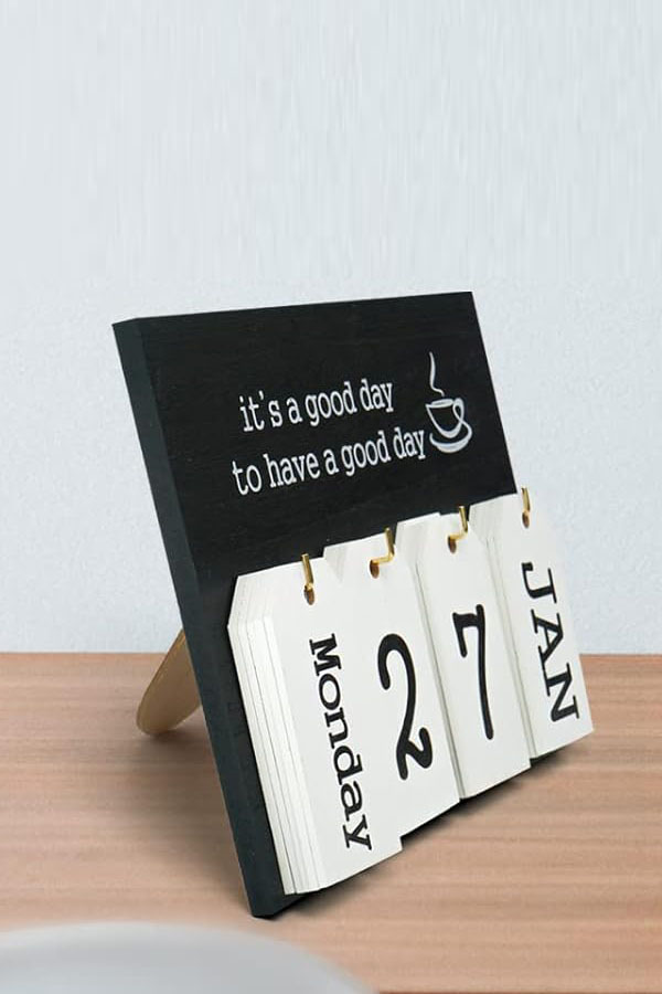 simple wooden calendar decoration BY241049