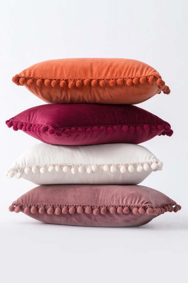 PILLOWS 23