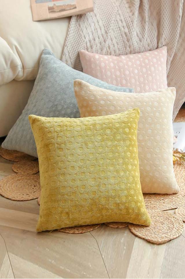 PILLOWS 43